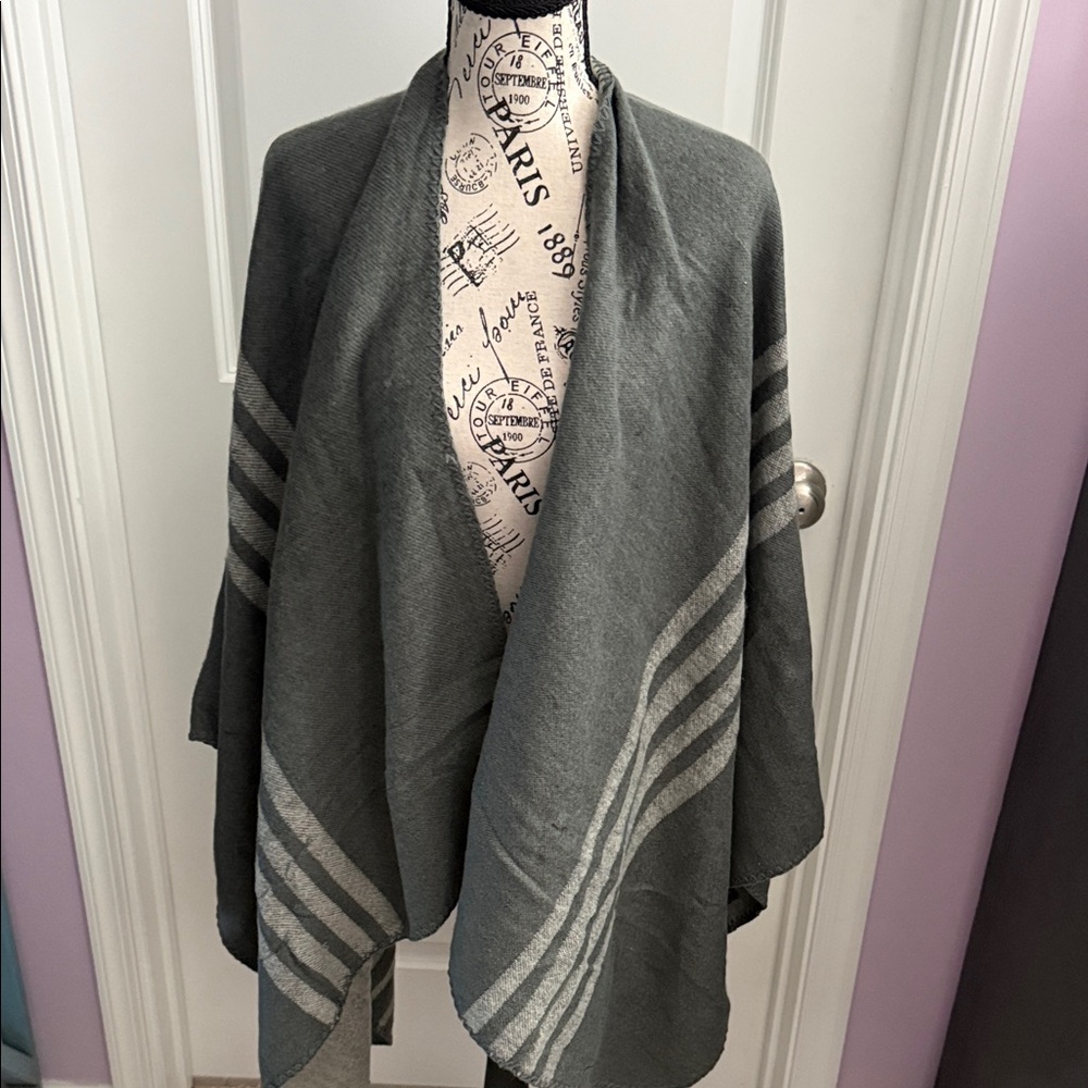 BB Dakota Gray Striped Wrap